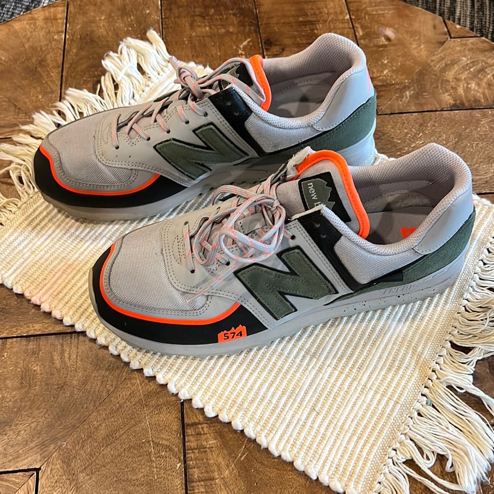 New Balance Mens 574 like new shoes!